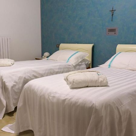 Hotel San Crispino Morrovalle Bagian luar foto