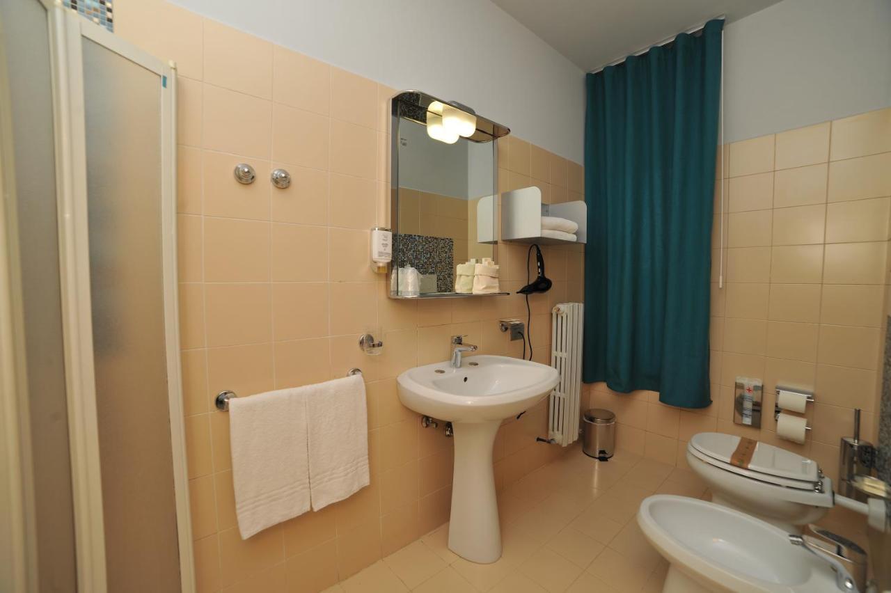 Hotel San Crispino Morrovalle Bagian luar foto