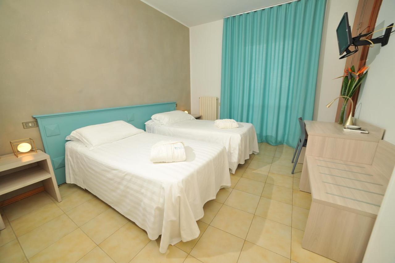 Hotel San Crispino Morrovalle Bagian luar foto