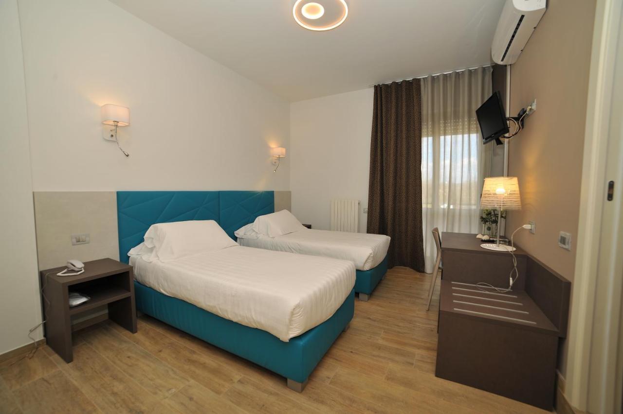 Hotel San Crispino Morrovalle Bagian luar foto