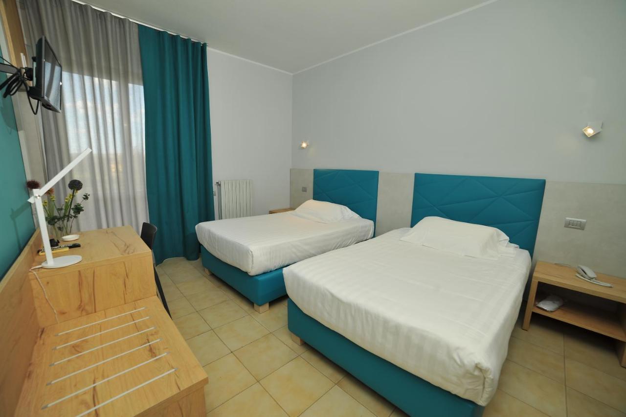 Hotel San Crispino Morrovalle Bagian luar foto