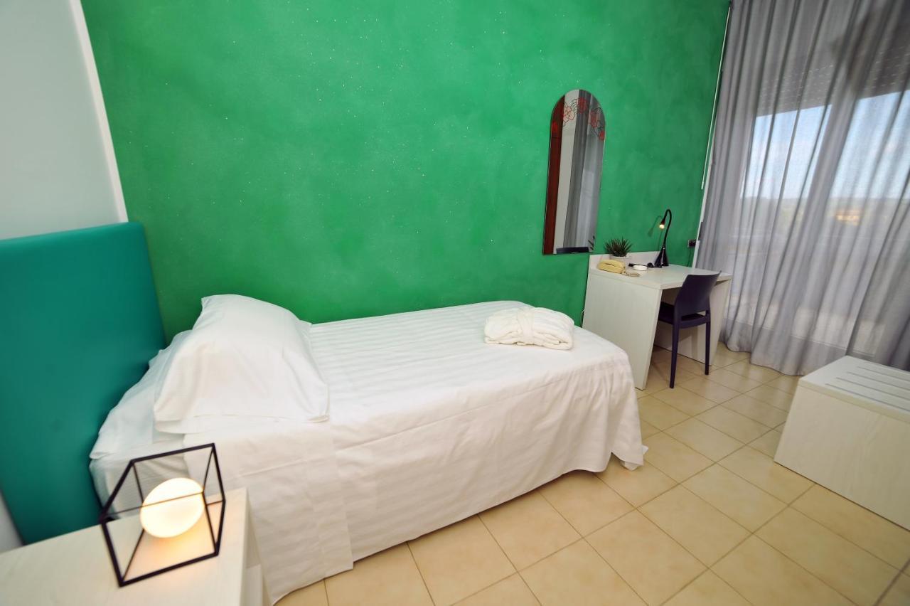 Hotel San Crispino Morrovalle Bagian luar foto
