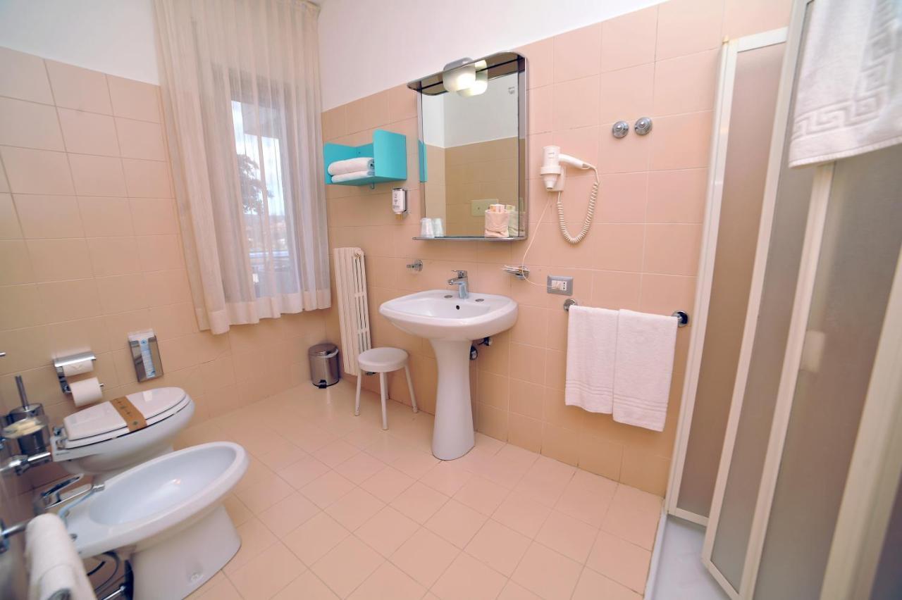 Hotel San Crispino Morrovalle Bagian luar foto