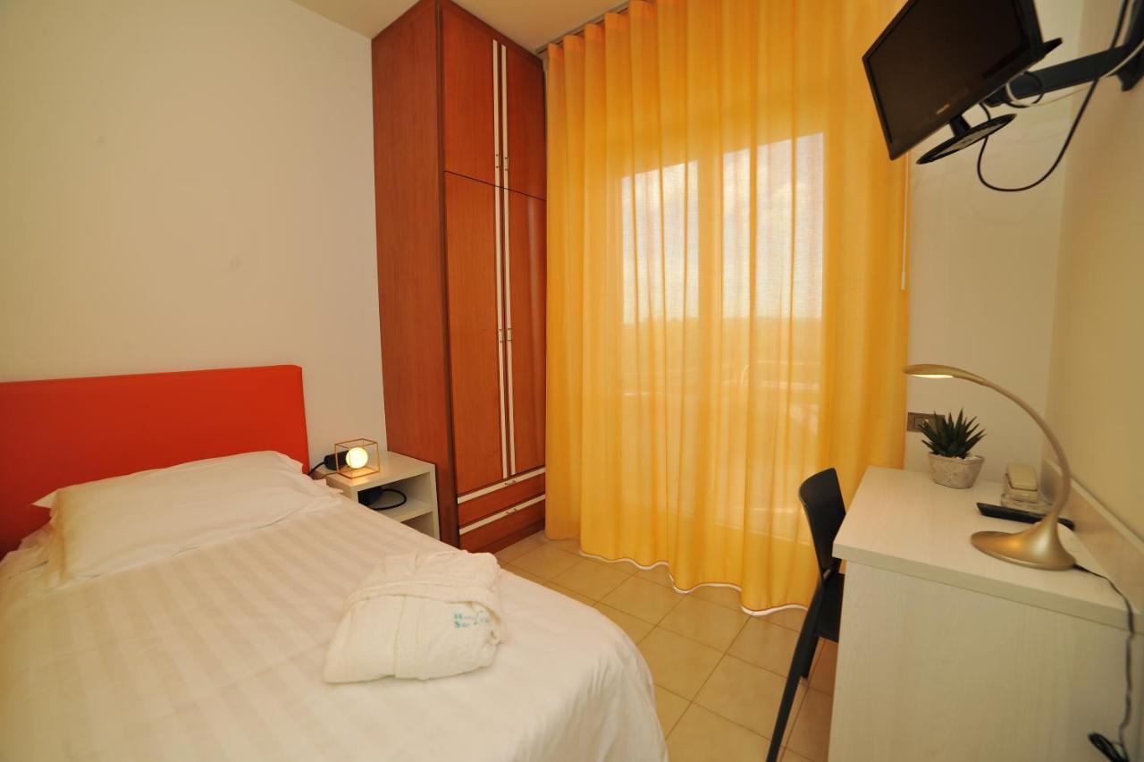 Hotel San Crispino Morrovalle Bagian luar foto