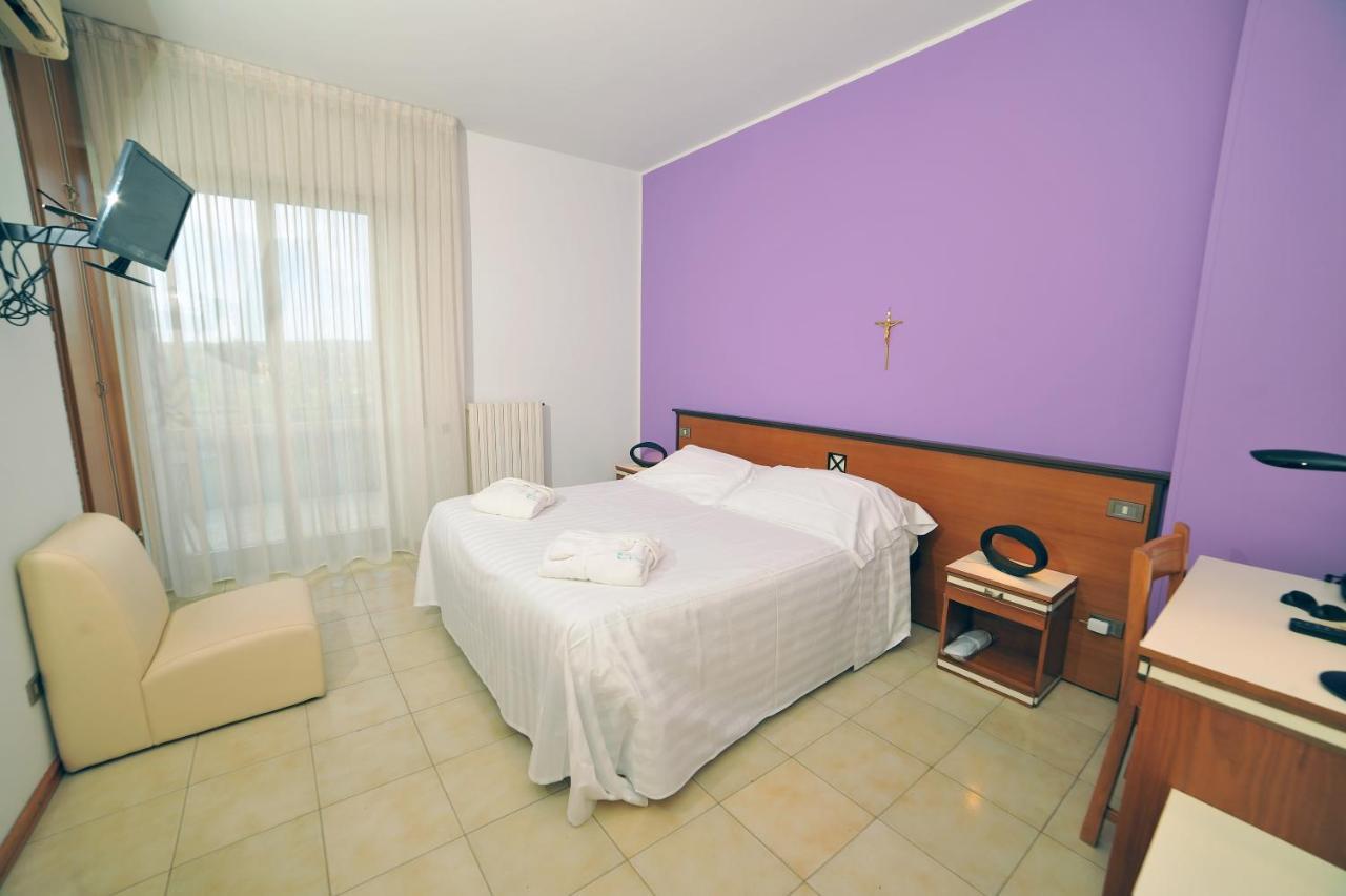 Hotel San Crispino Morrovalle Bagian luar foto