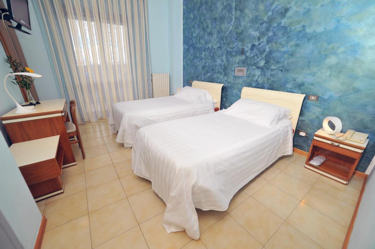Hotel San Crispino Morrovalle Bagian luar foto