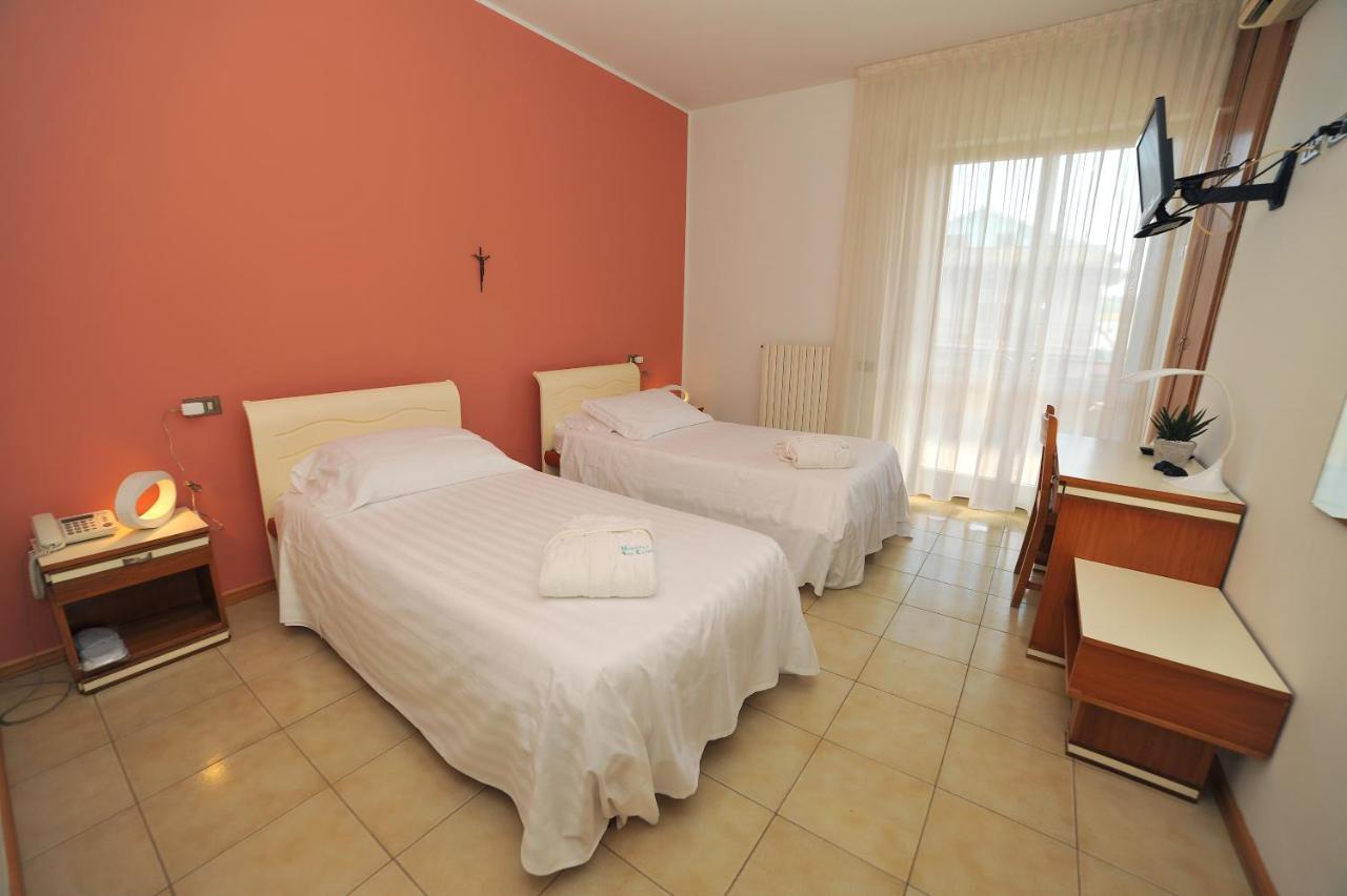 Hotel San Crispino Morrovalle Bagian luar foto